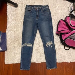 AEO stretch mom jeans size 0. fit like size 2